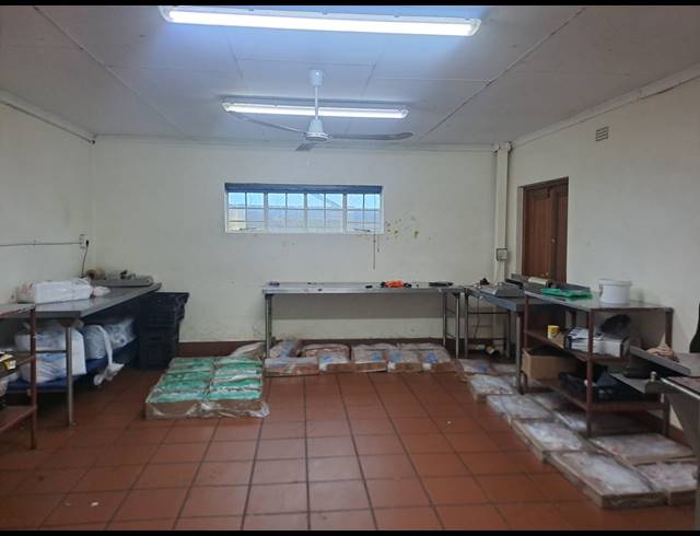 830M² BUSINESS FOR SALE IN OOS EINDE